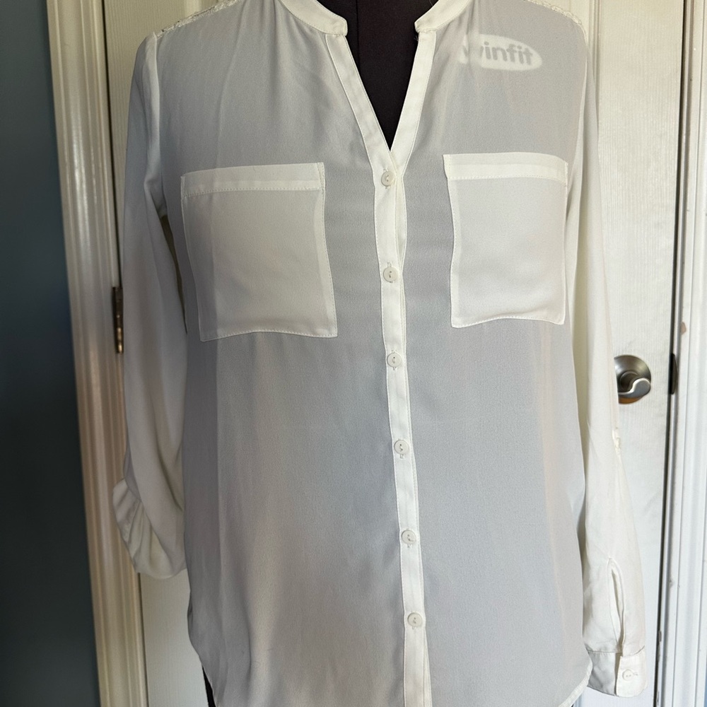 💜 Divided by H&M White Button-Up Shirt